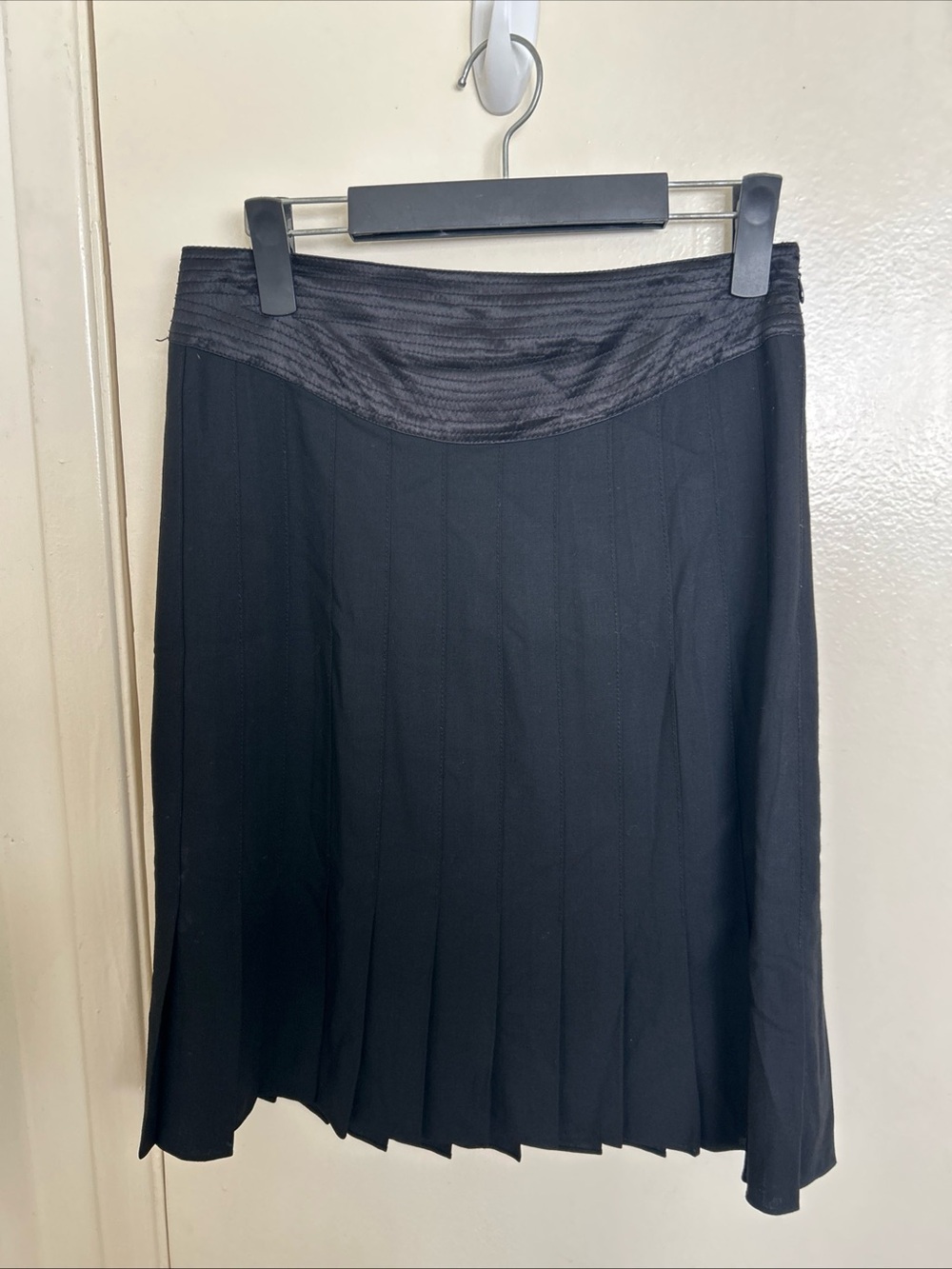 Catherine Malandrino Black Pleated Midi Skirt